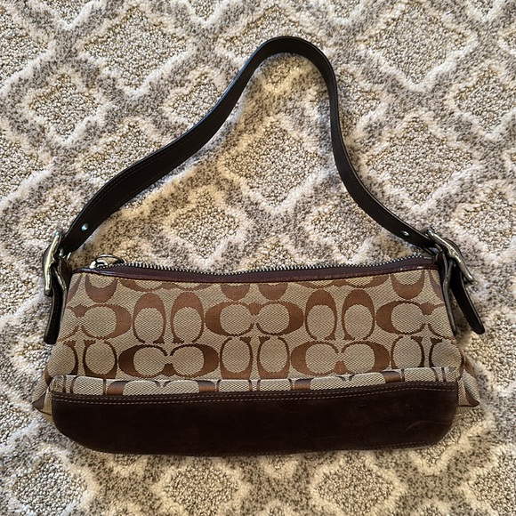Used Coach bag.  Very nice condition. - Picture 2 of 4